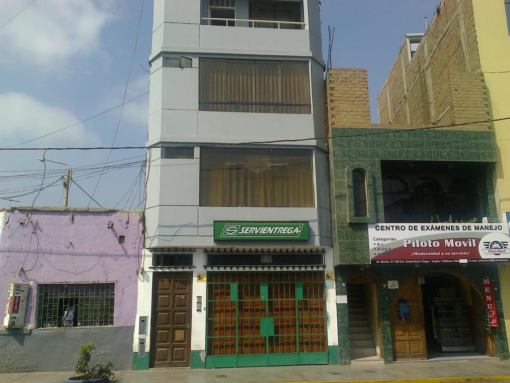 Strenua Santa Maria Suites Trujillo Luaran gambar