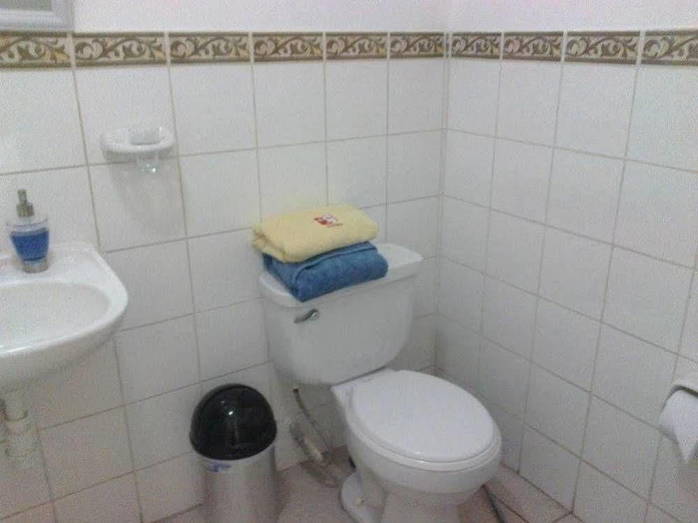 Strenua Santa Maria Suites Trujillo Luaran gambar