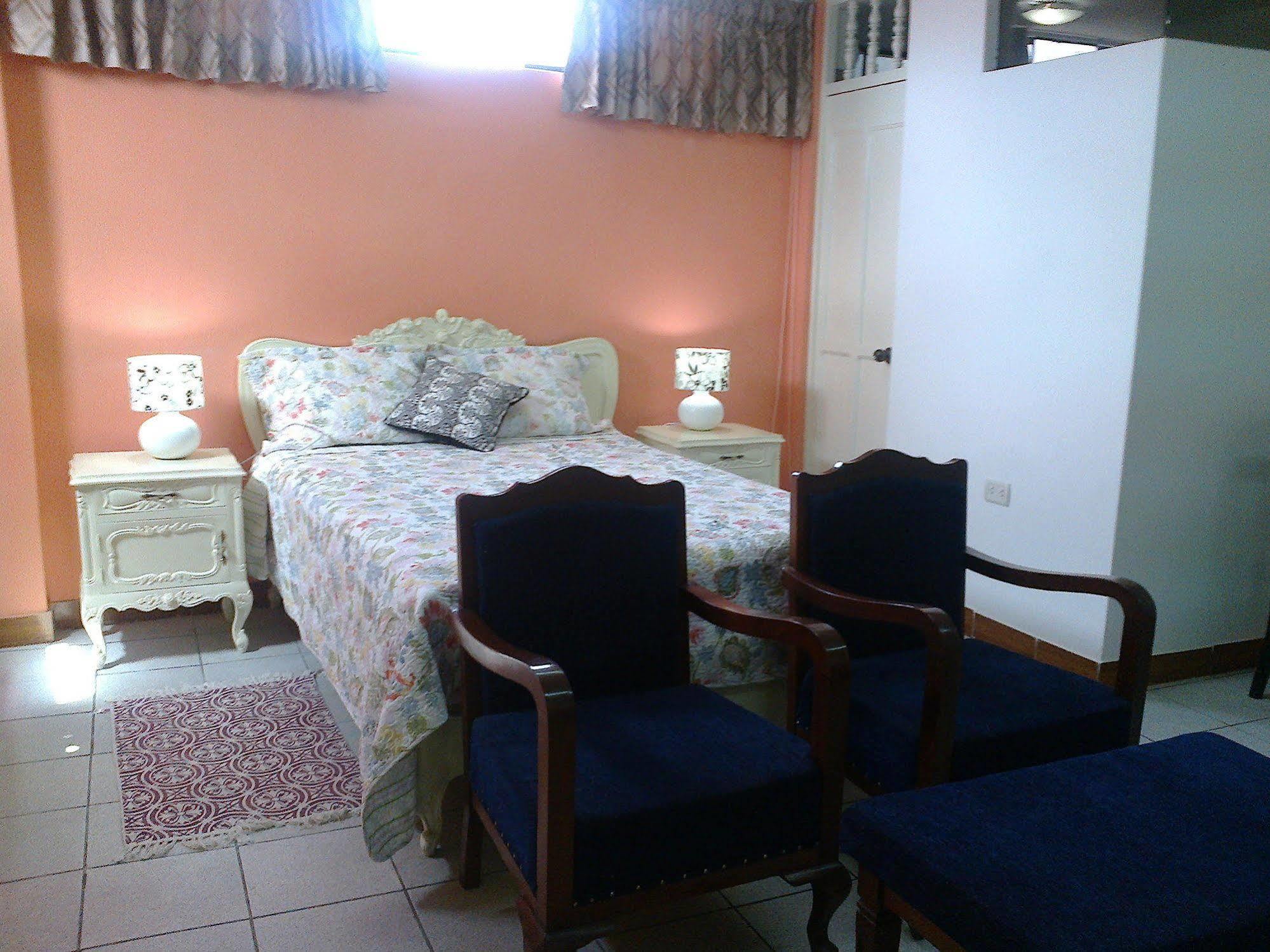 Strenua Santa Maria Suites Trujillo Luaran gambar