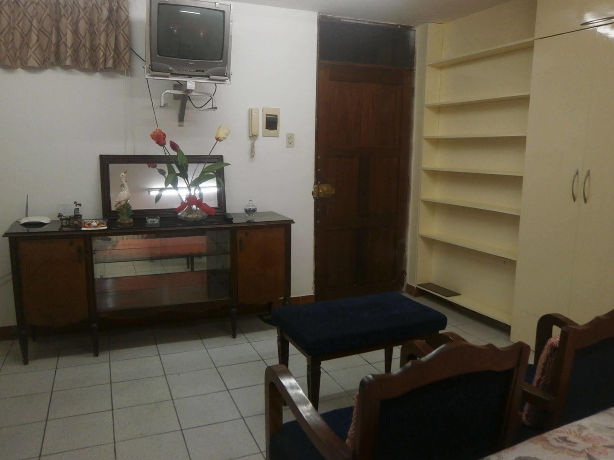 Strenua Santa Maria Suites Trujillo Luaran gambar