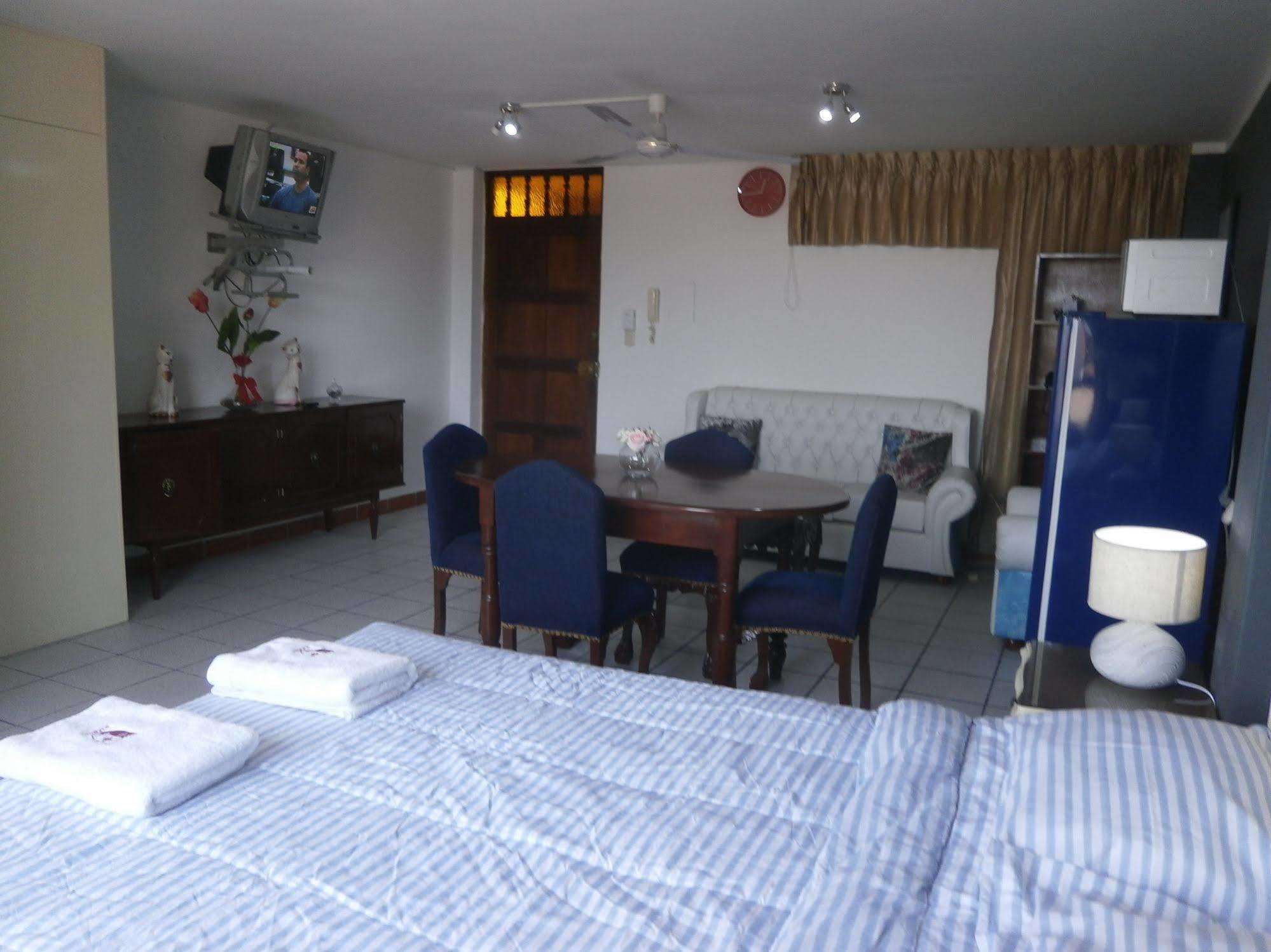 Strenua Santa Maria Suites Trujillo Luaran gambar